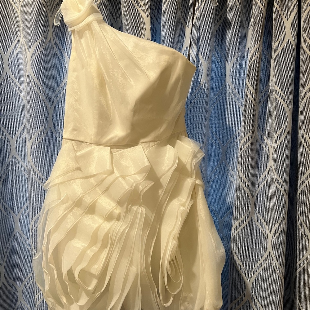 Vera Wang wedding dress or party dress - Picture 2 of 3